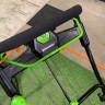 Рукоятка снегоуборщика GreenWorks GD40SB с удобным и мягким покрытием позволяет не примерзнуть руками к металлической ручке.